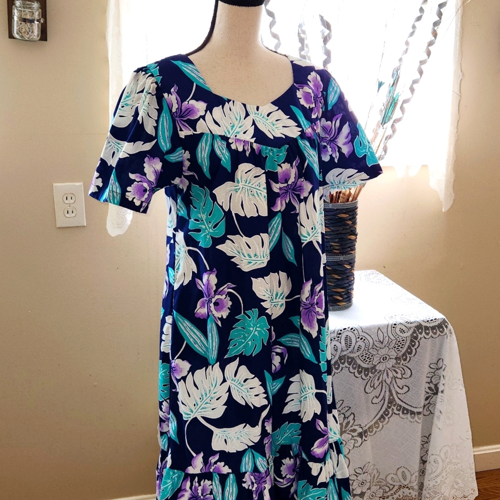 New Horizon Hawaiian Vintage Maxi Dress Size Medium Made in Hawaii G-2